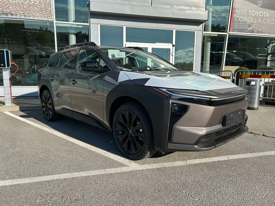 Vehicle image 2