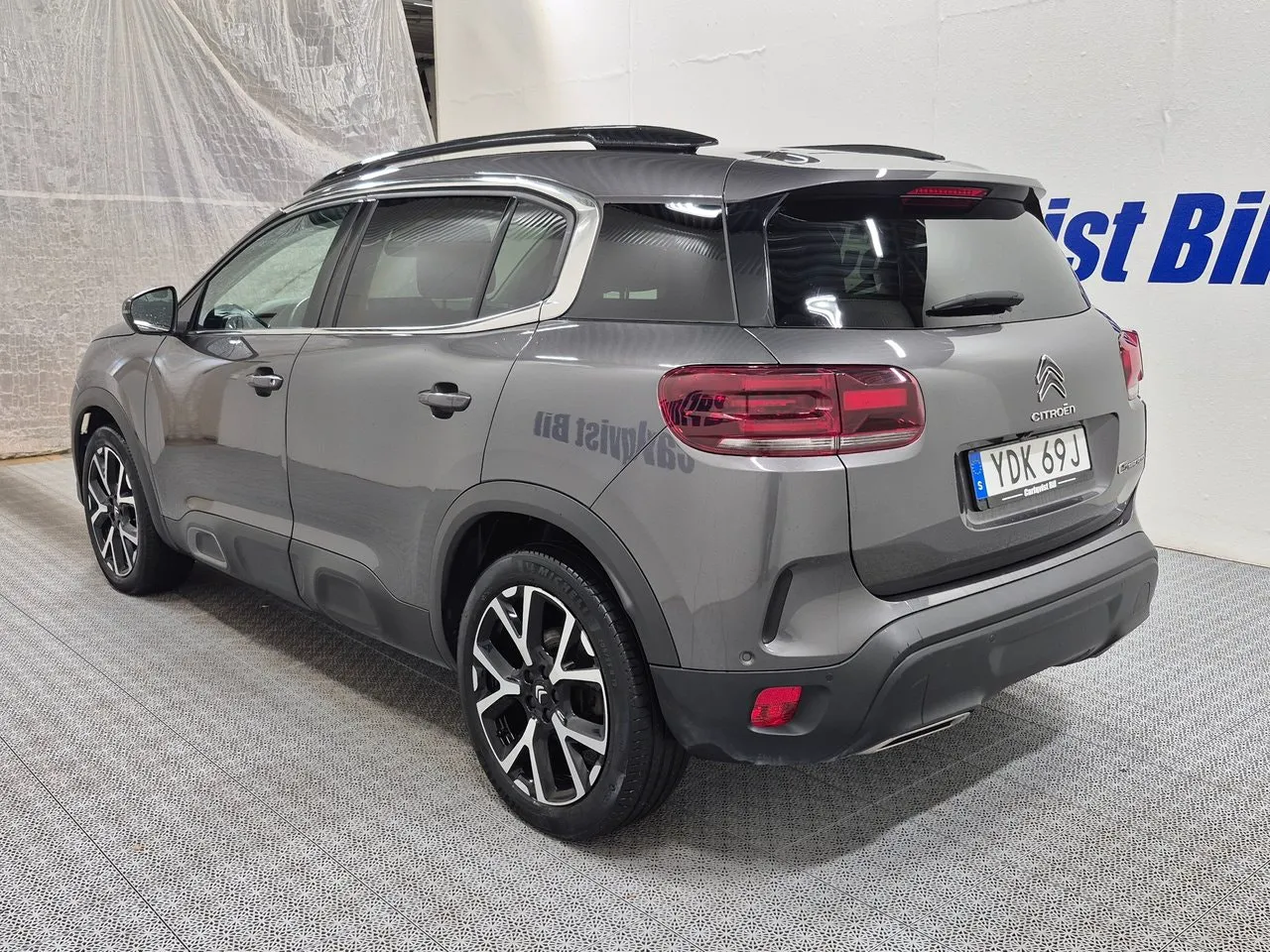 Vehicle image 4