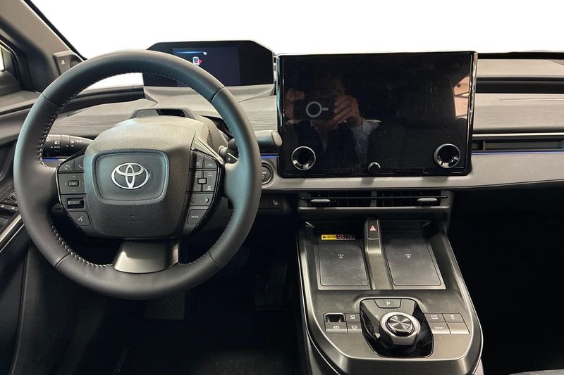 Toyota C-HR+ bild 8
