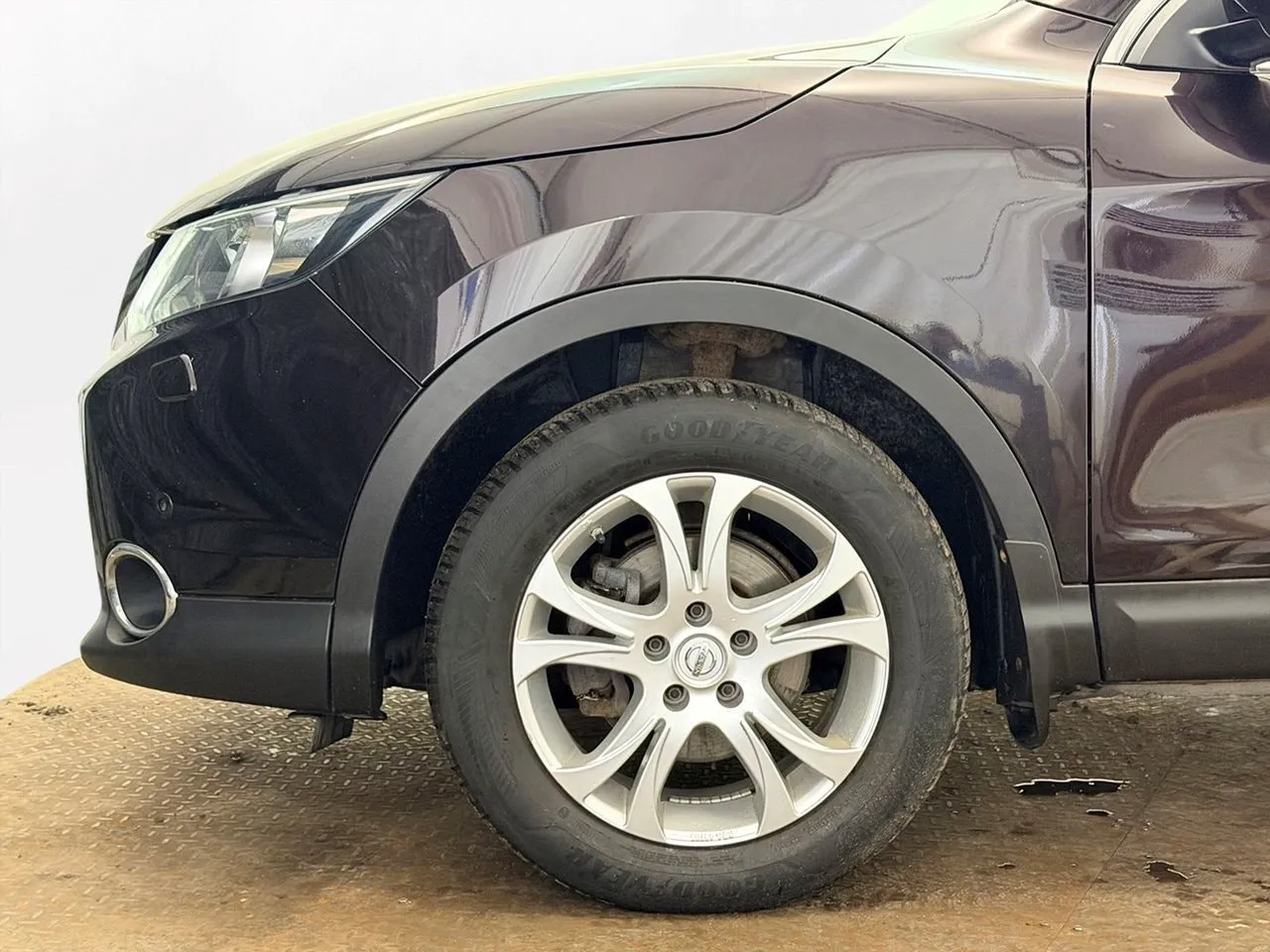Vehicle image 10