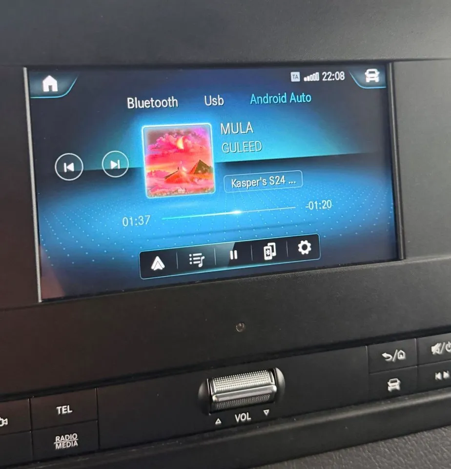 Vehicle image 18
