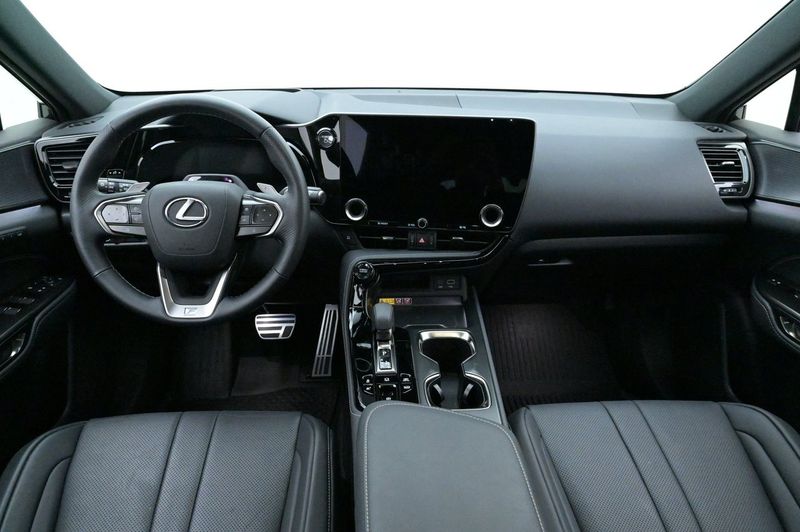 Lexus NX bild 6
