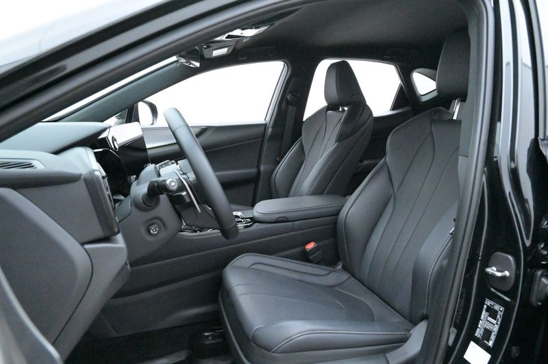 Lexus NX bild 10