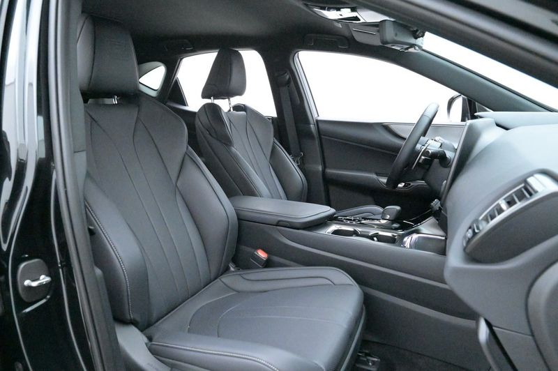 Lexus NX bild 14