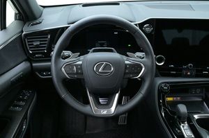 Lexus NX bild 7