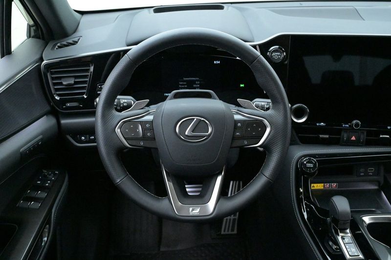 Lexus NX bild 7