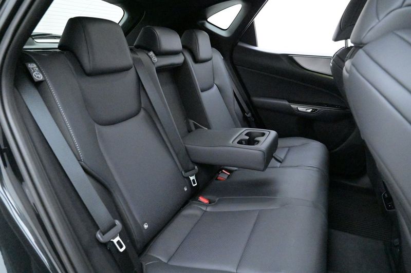 Lexus NX bild 25