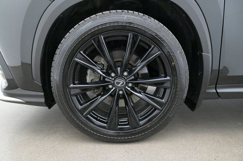 Lexus NX bild 27