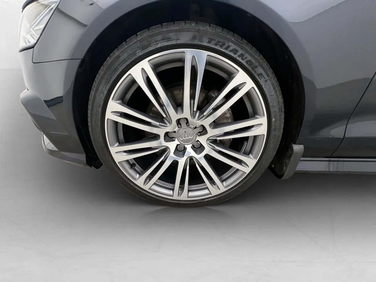 Vehicle image 30