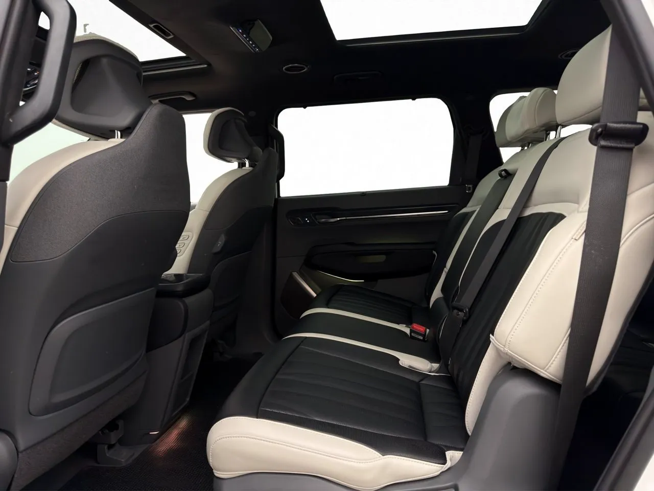 Vehicle image 36