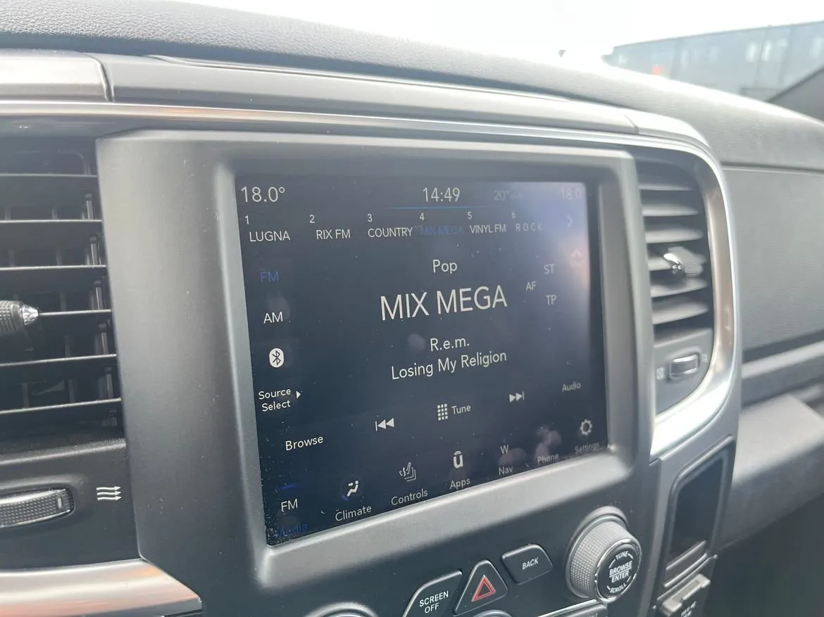 Vehicle image 18