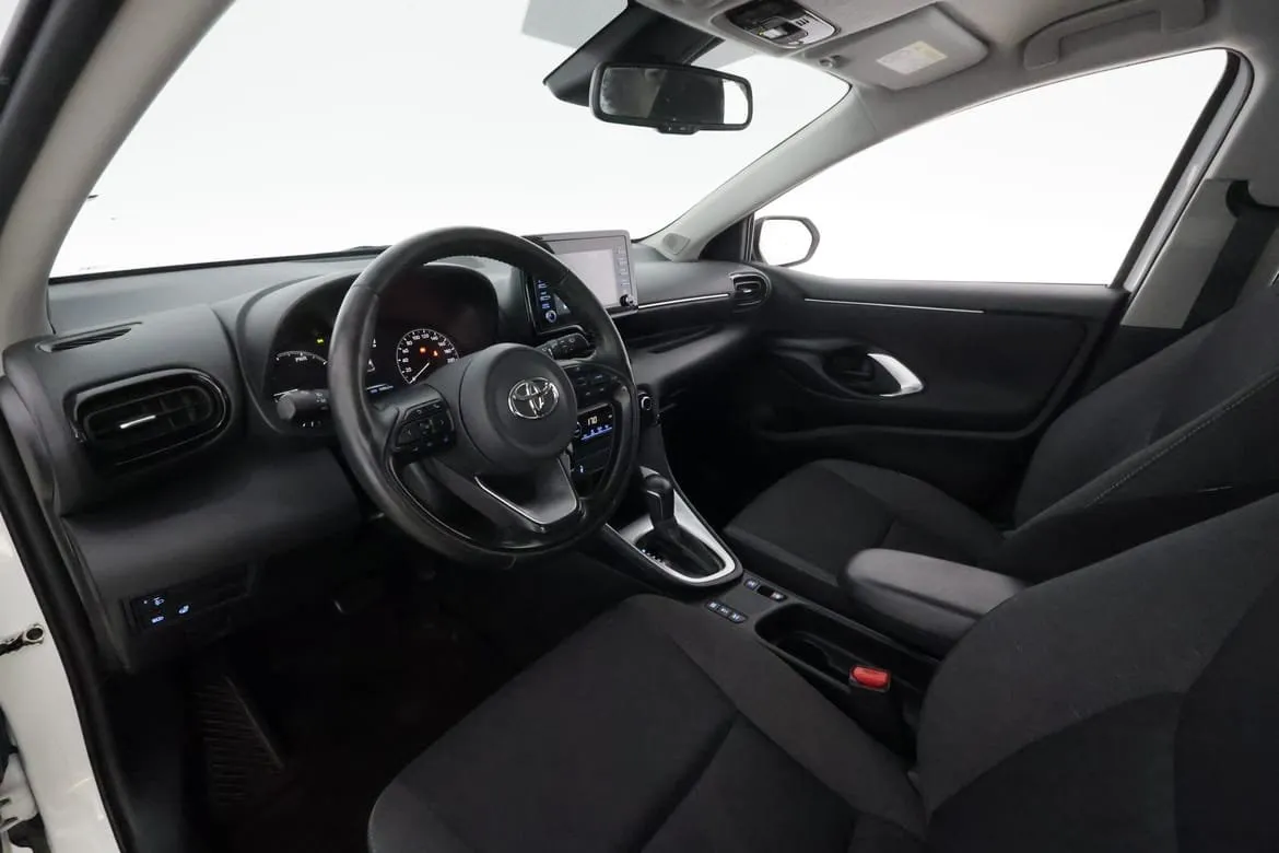 Vehicle image 10