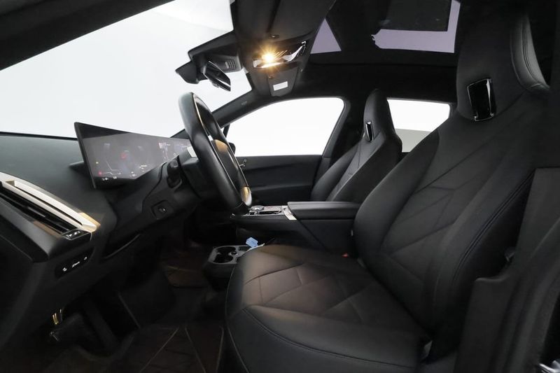 BMW iX bild 9