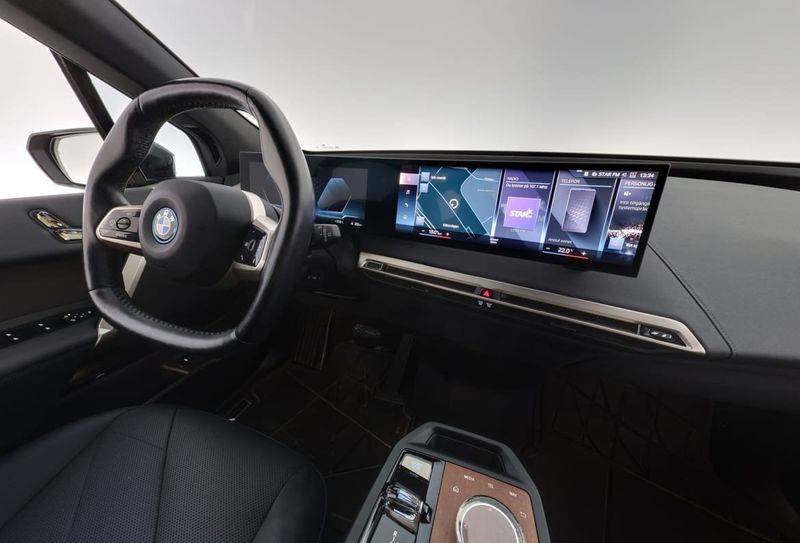 BMW iX bild 13
