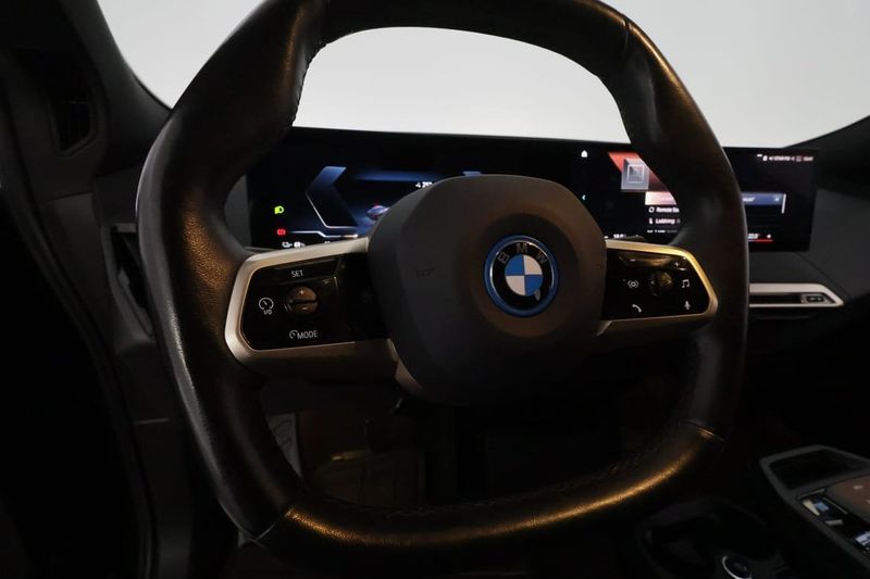 BMW iX bild 15