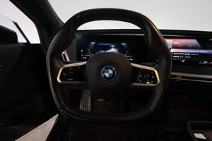 BMW iX bild 14