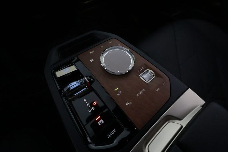 BMW iX bild 19