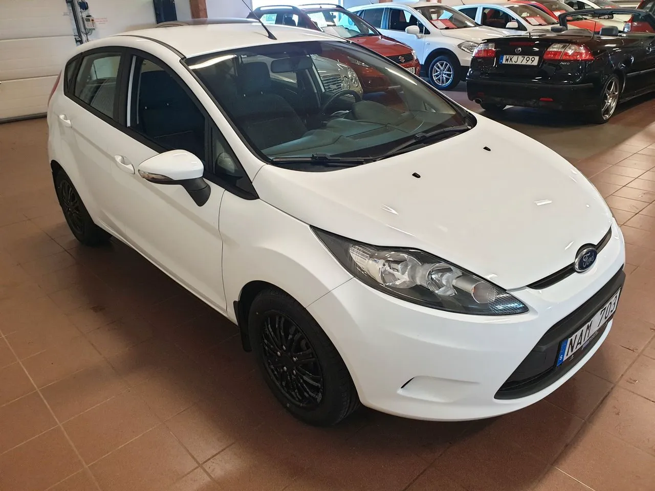 Vehicle image 5