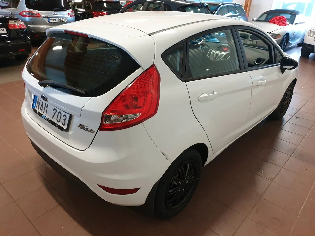 Vehicle image 4