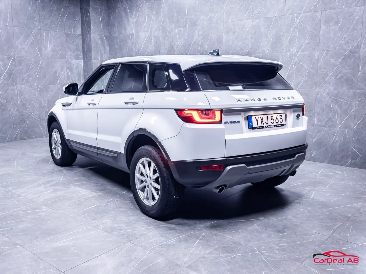 Vehicle image 4