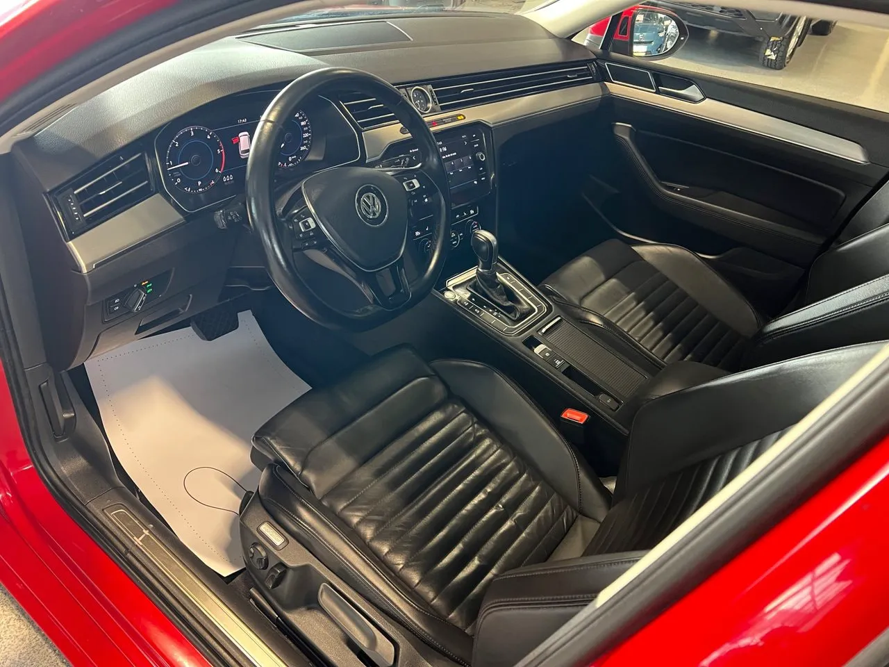Vehicle image 15