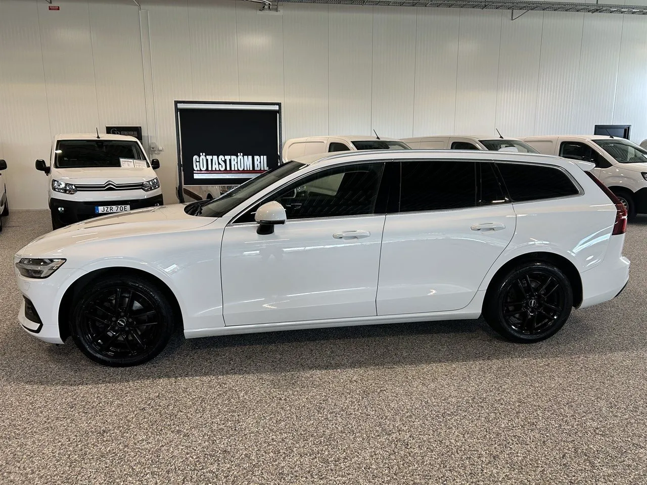 Vehicle image 8