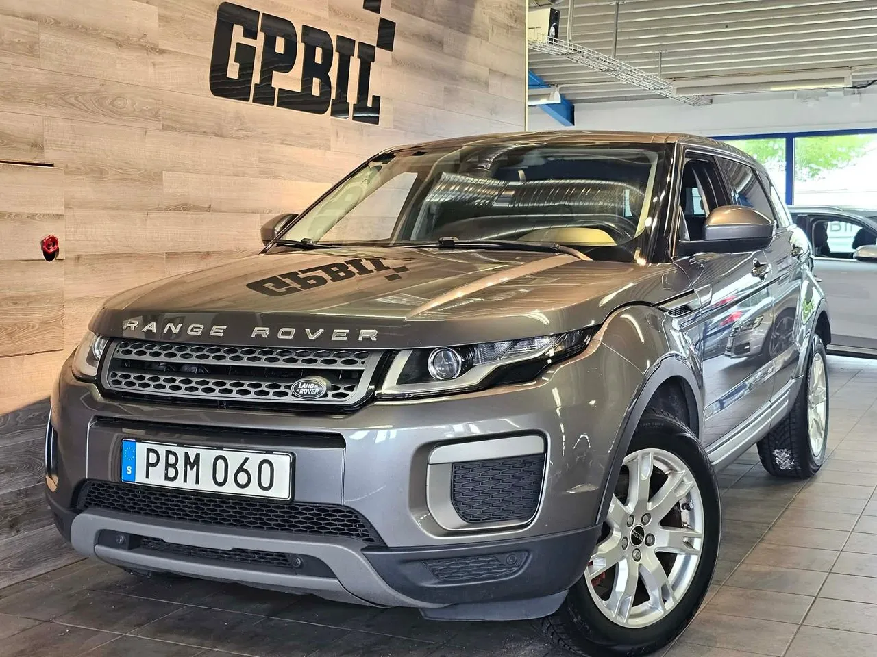 Vehicle image 3