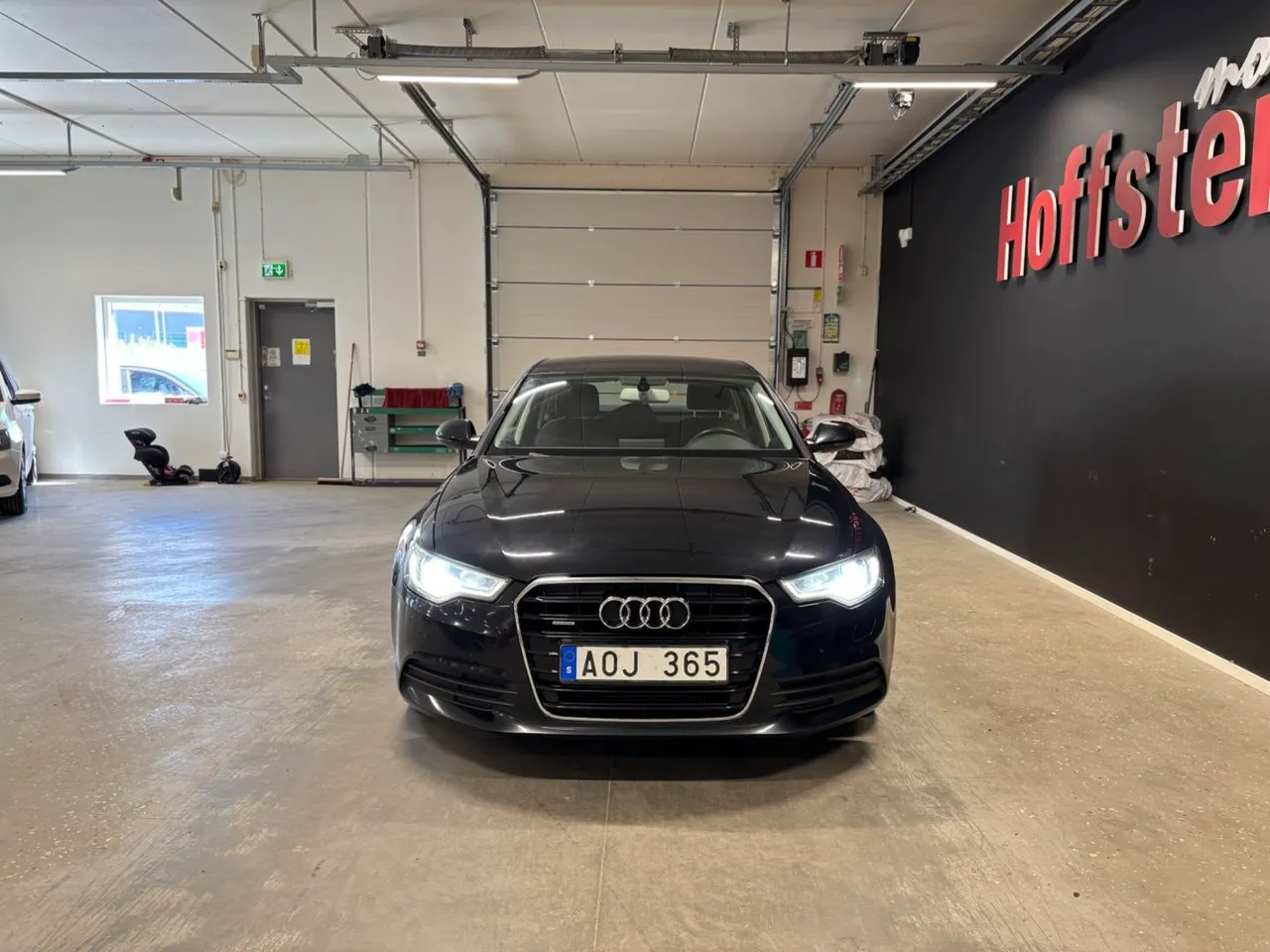 Vehicle image 6