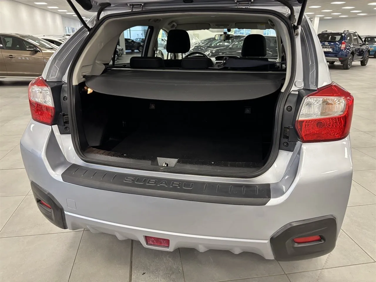 Vehicle image 4