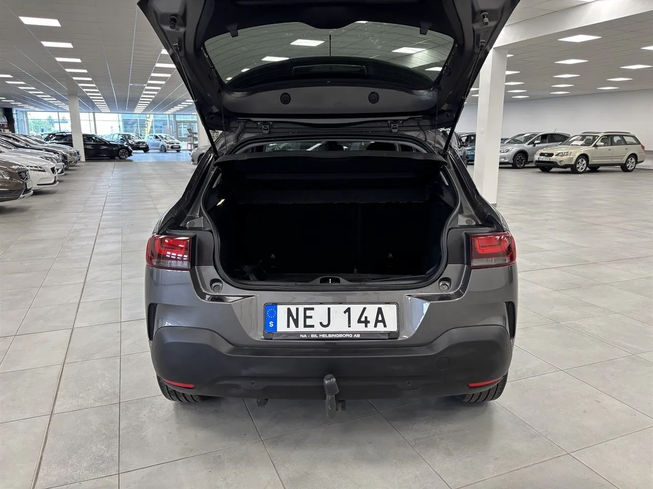 Vehicle image 4