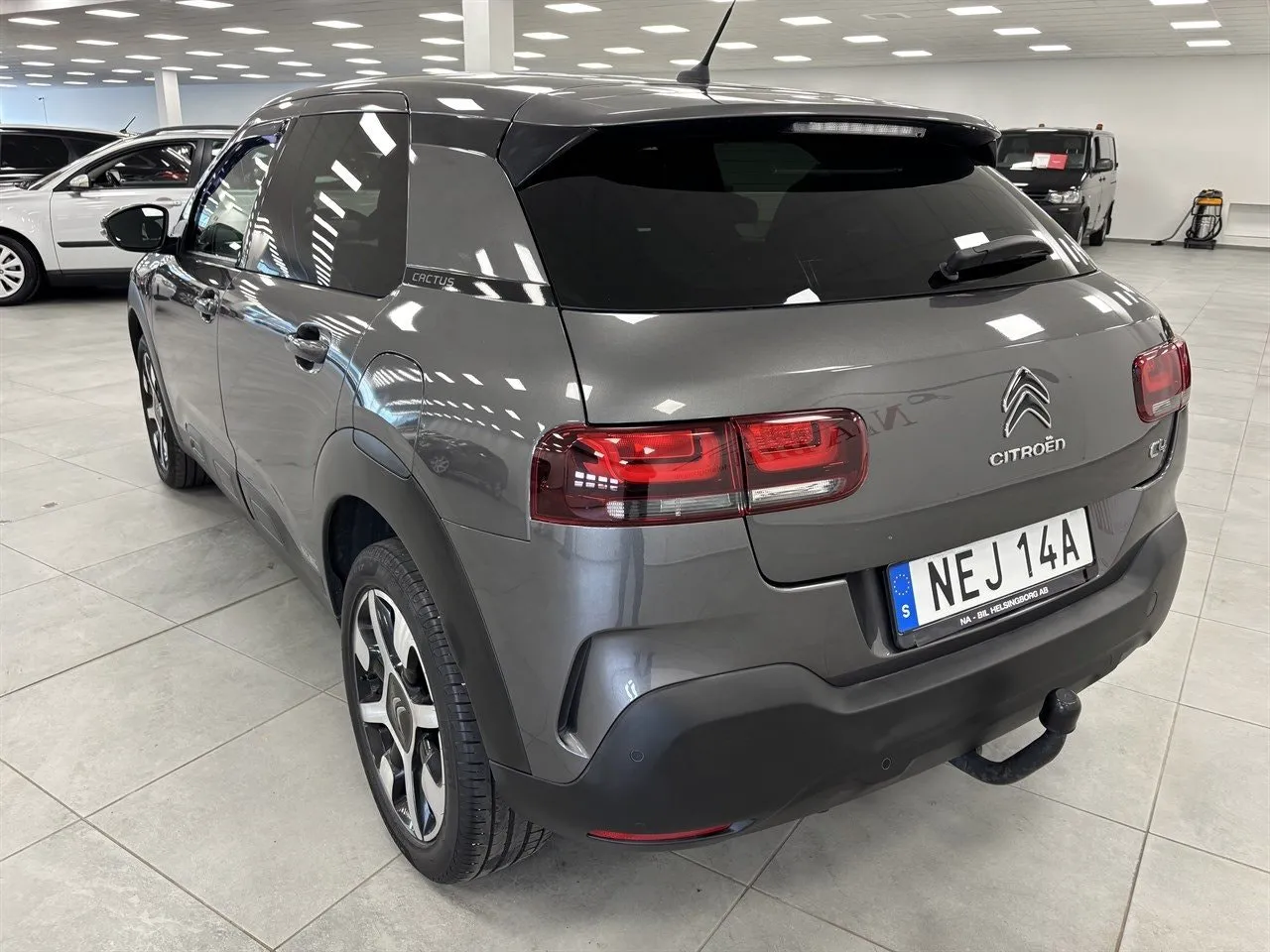 Vehicle image 3