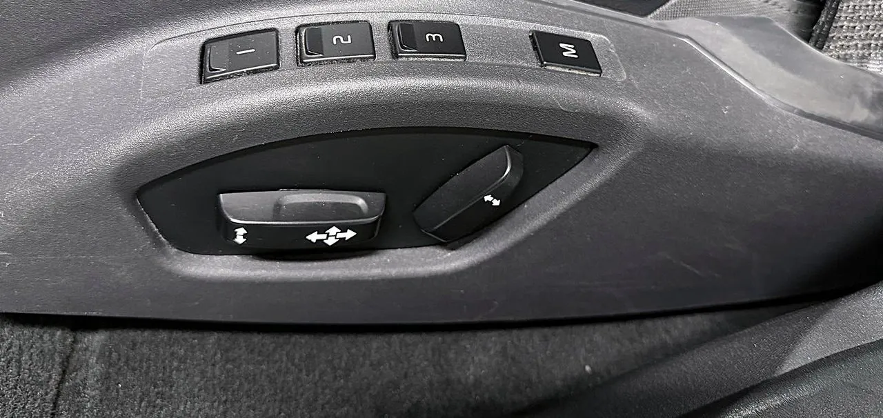 Vehicle image 28