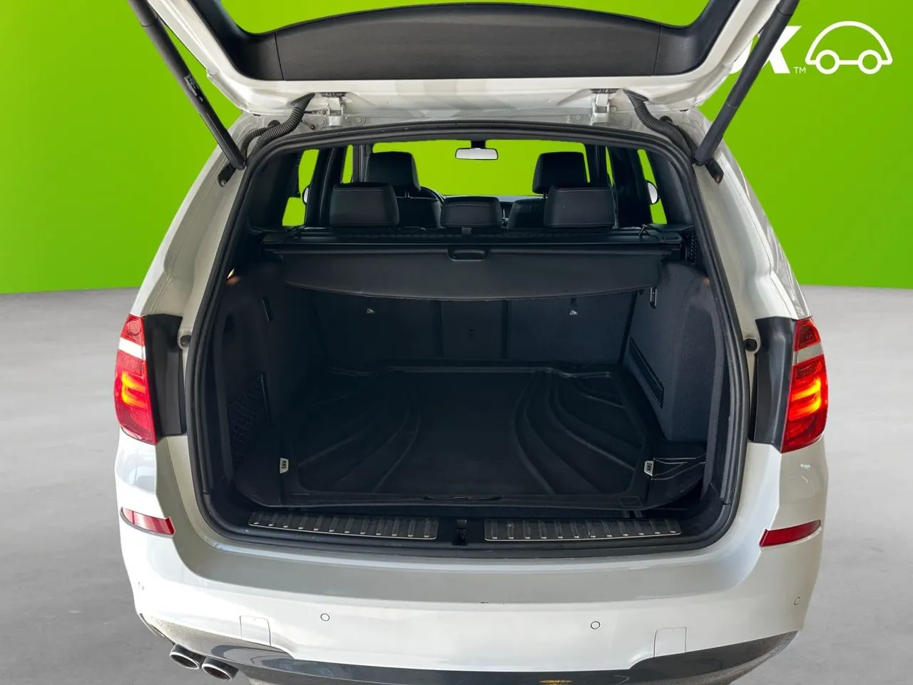 Vehicle image 16