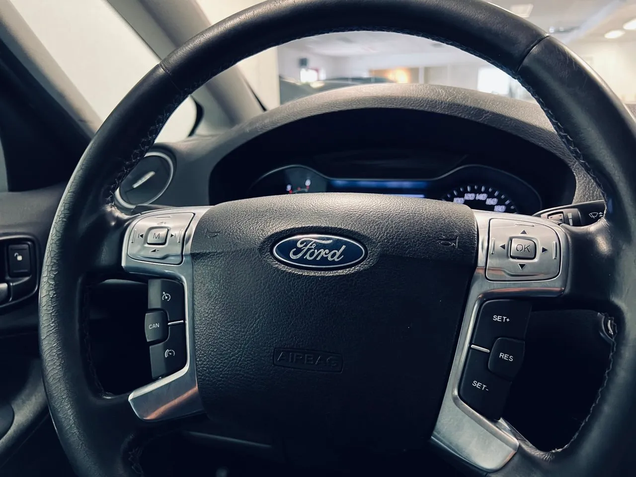 Vehicle image 25