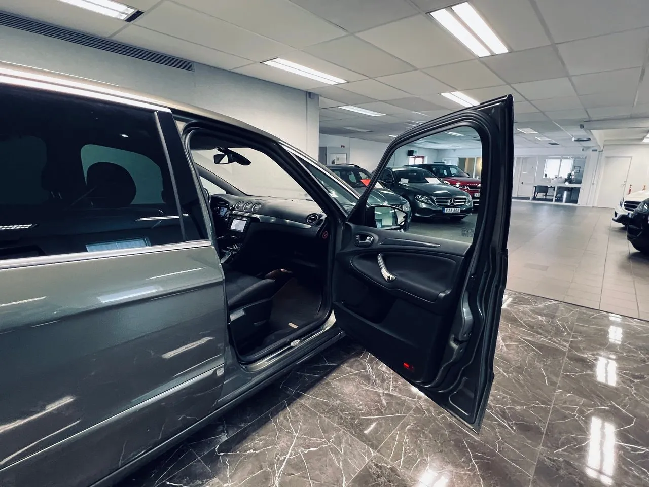 Vehicle image 7
