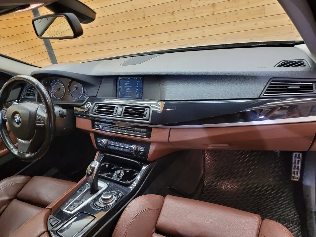 Vehicle image 21