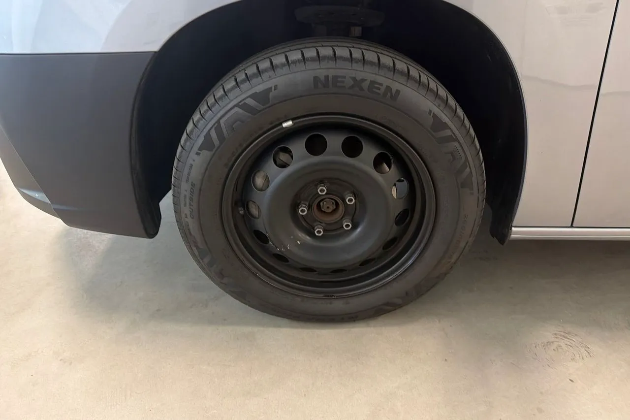 Vehicle image 14