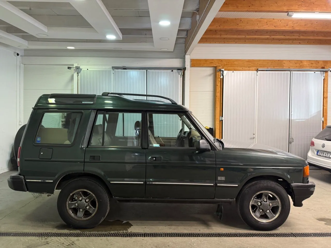 Vehicle image 16