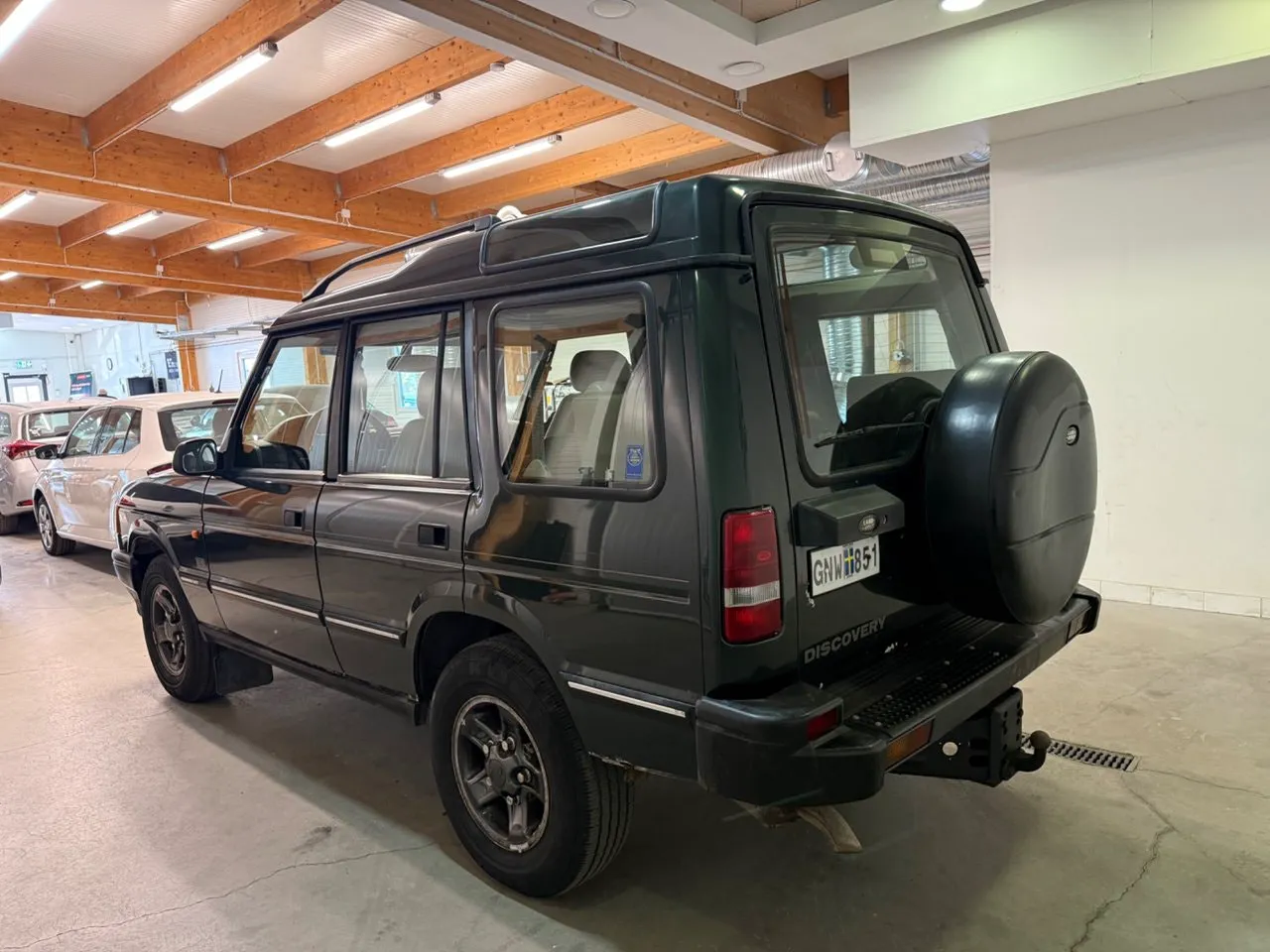 Vehicle image 10
