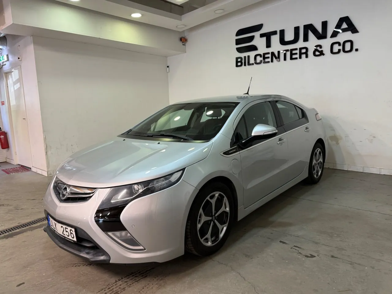 Vehicle image 3