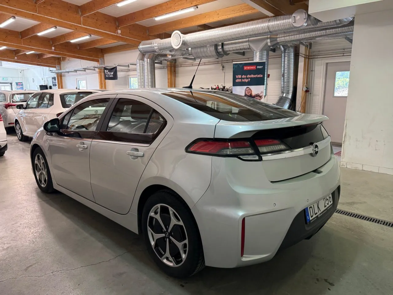 Vehicle image 16
