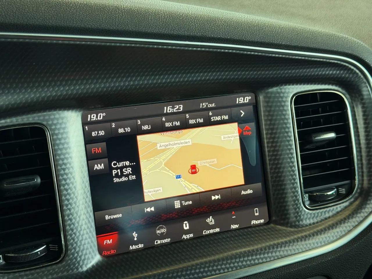 Vehicle image 18