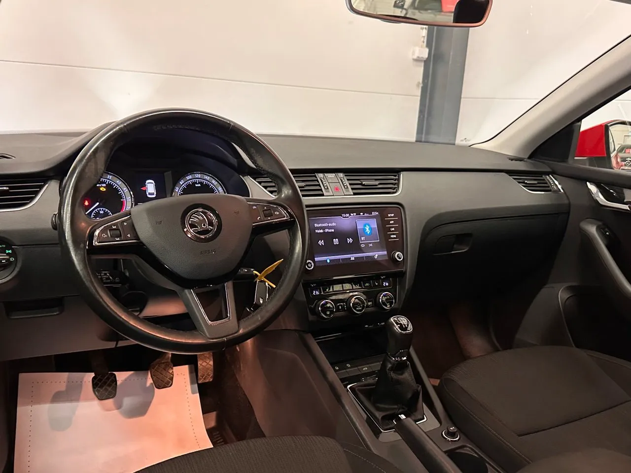 Vehicle image 16