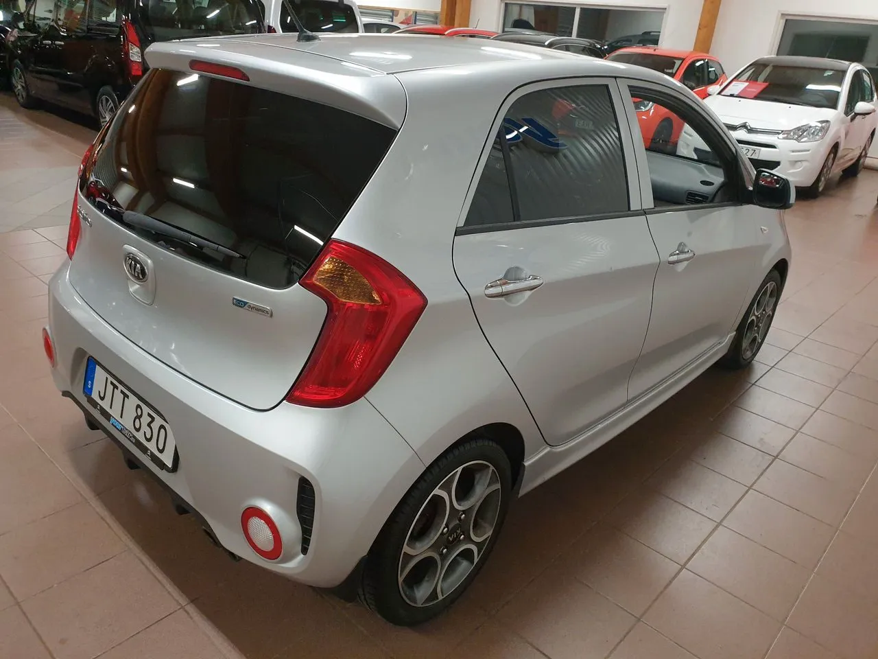 Vehicle image 4