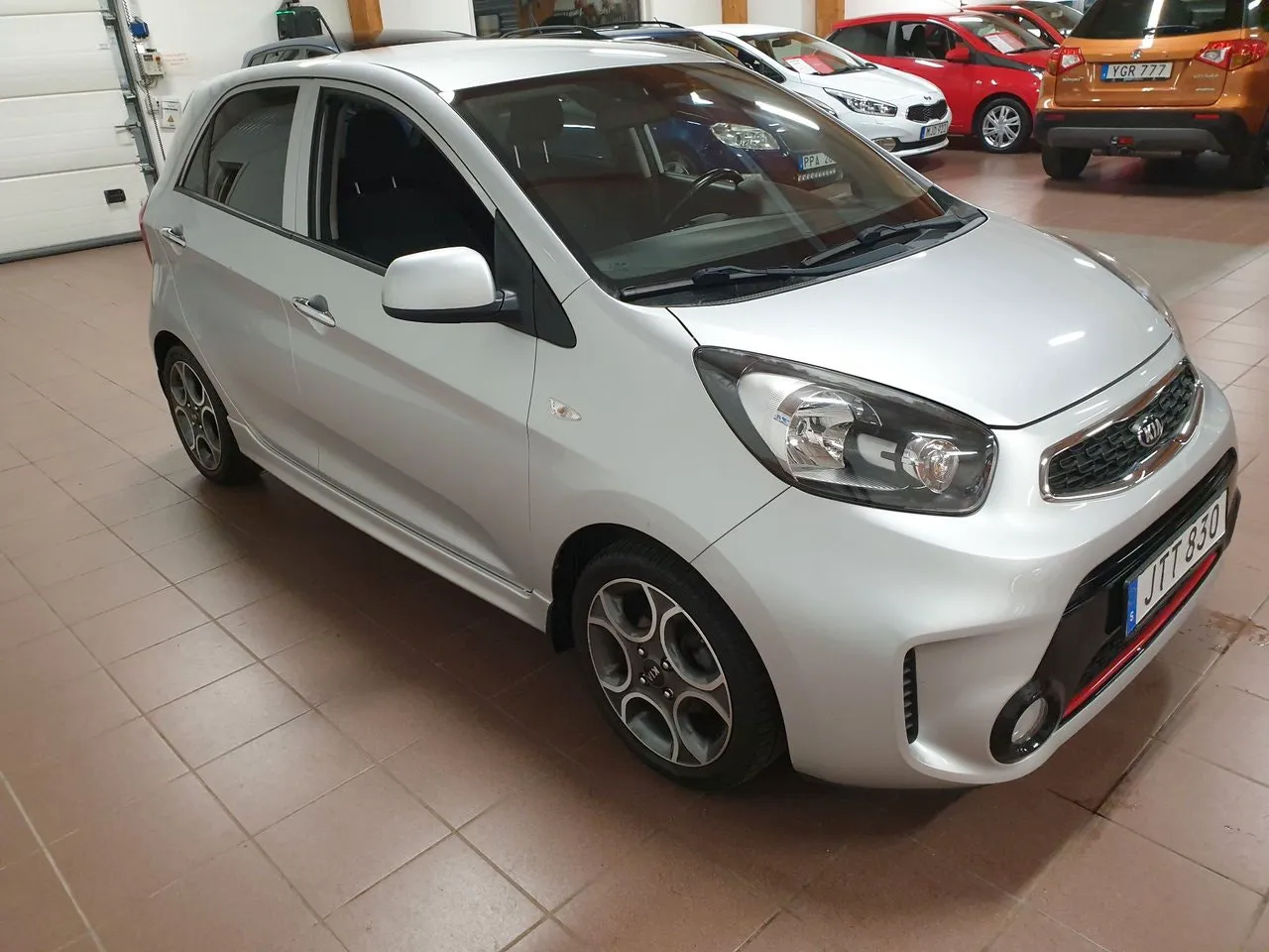 Vehicle image 5