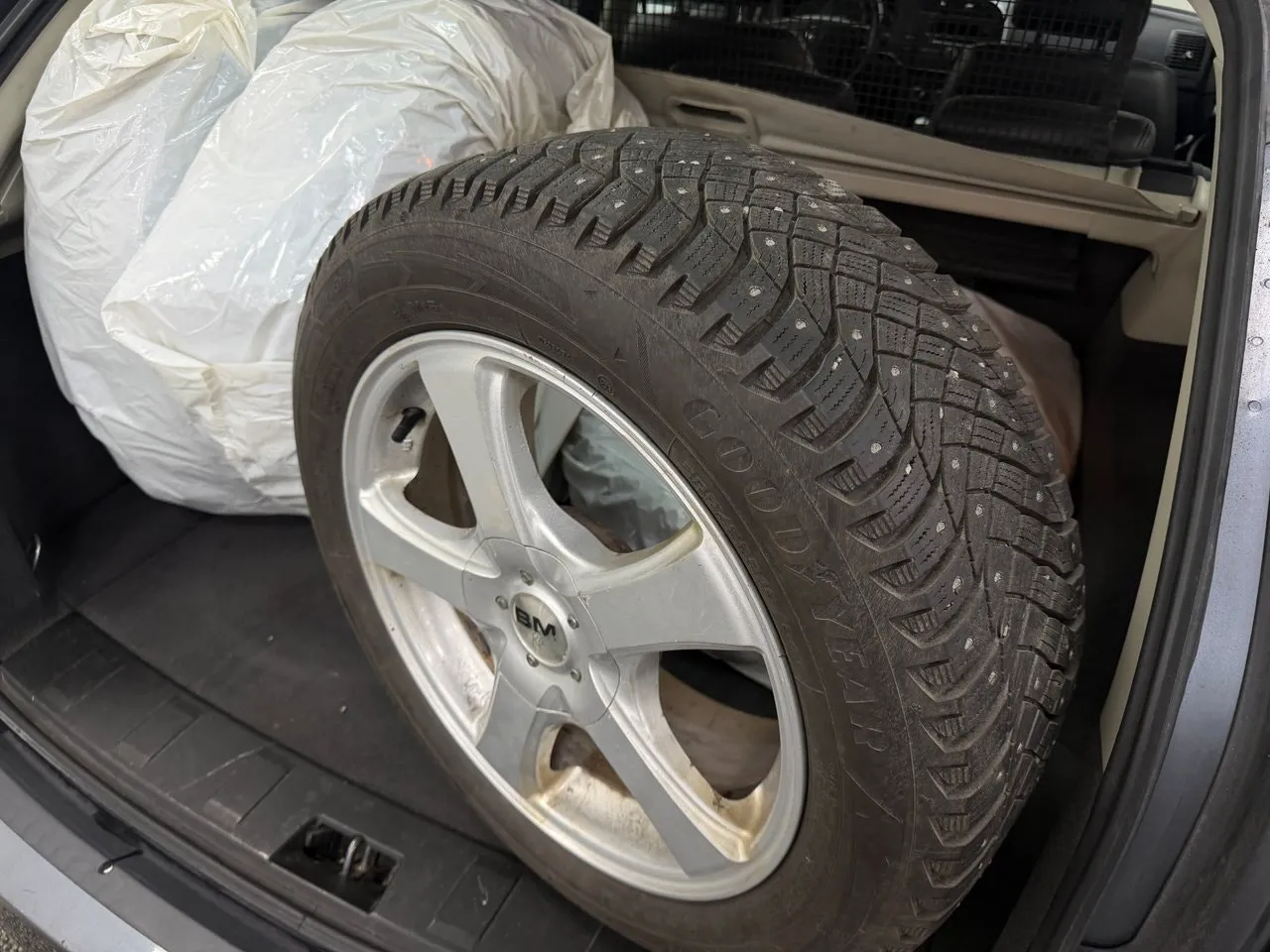 Vehicle image 17