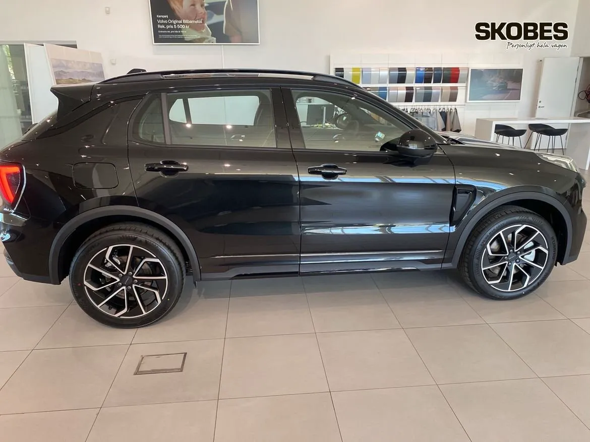 Vehicle image 15