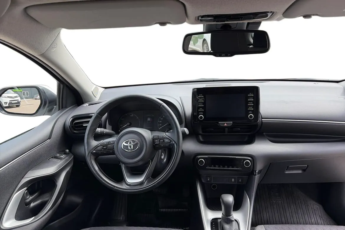 Vehicle image 6