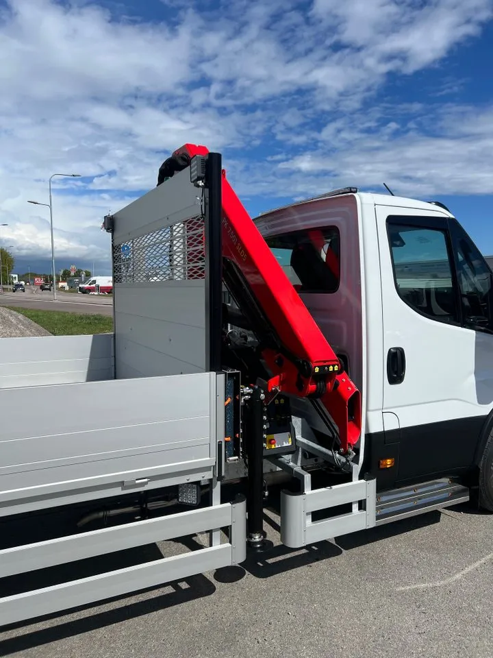 Vehicle image 35