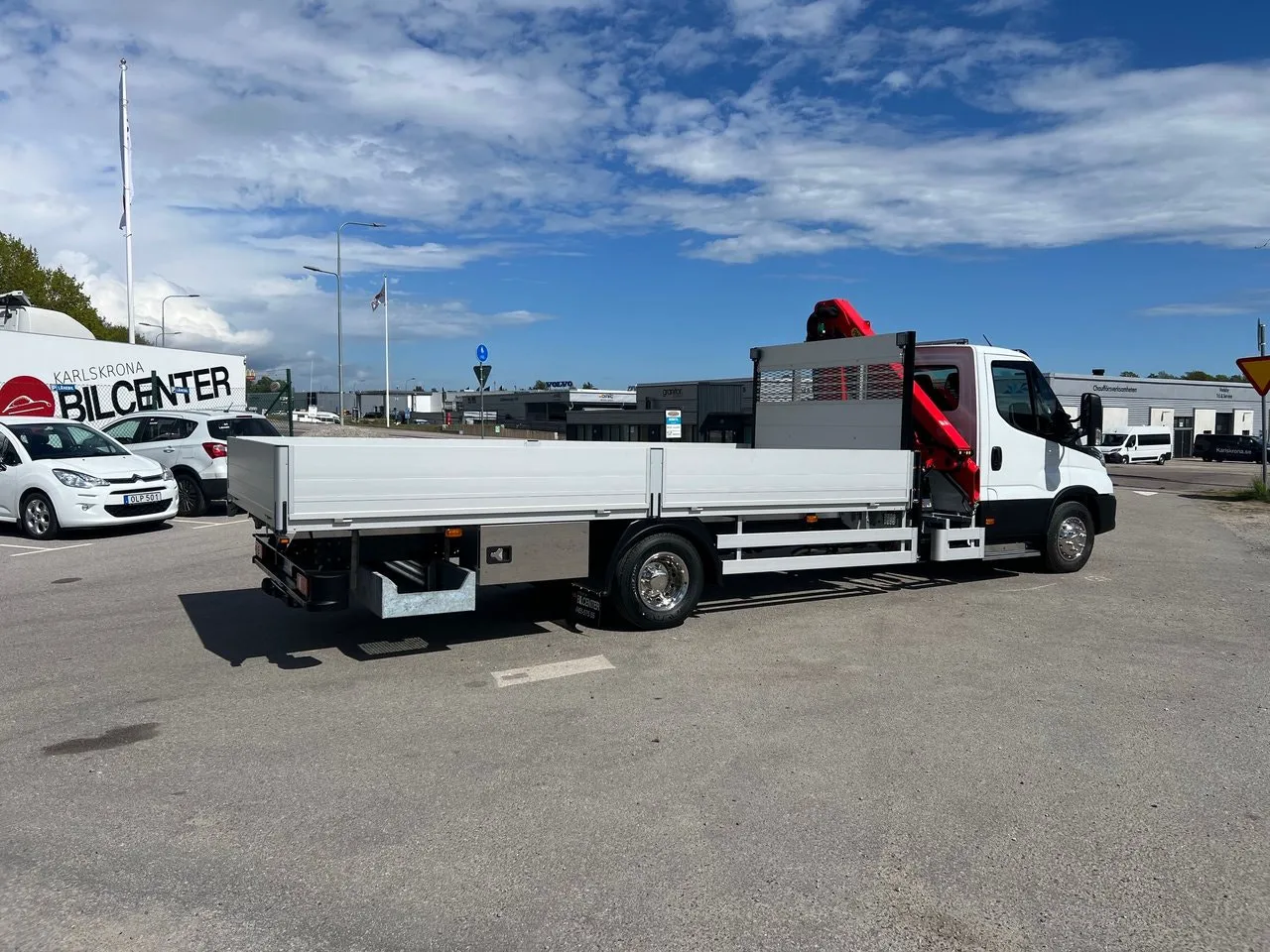 Vehicle image 16